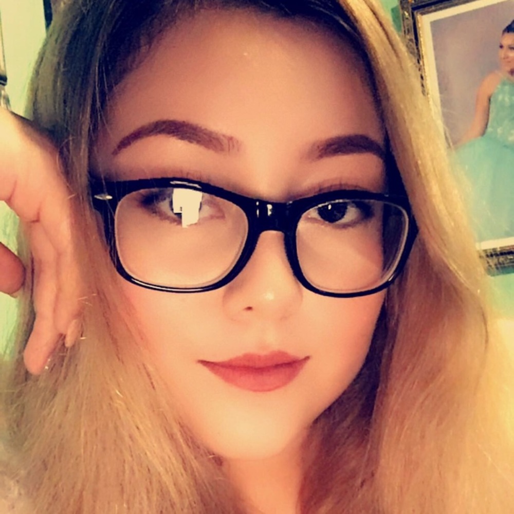 Meet your Posher, Liz